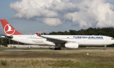 „Incident grav” pe aeroportul Otopeni luna trecută. Un Airbus cu aproape 270 de oameni la bord a lovit zece balize la decolare (raport)