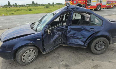 Accident grav: Un şofer care nu a acordat prioritate a murit după ce mașina pe care o conducea a fost izbită de o motocicletă