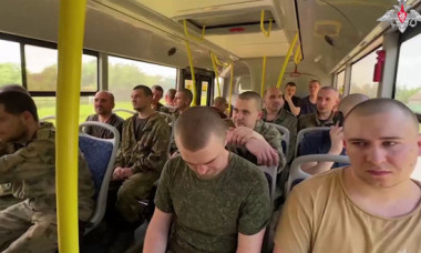 „Bineînțeles că știți imnul URSS”. Cum îi batjocoresc militarii ruși pe prizonierii ucraineni: „Porcule, de ce nu cânți? Să-l ucidem”