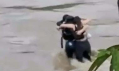 VIDEO Scene sfâșietoare în Italia. Cei trei tineri români au fost filmați îmbrățișându-se înainte de a fi uciși de viitură
