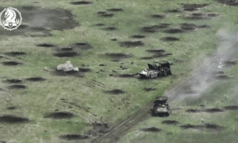 VIDEO Imagini dramatice cu parașutiști ruși vânați în câmp deschis de un blindat Bradley ucrainean
