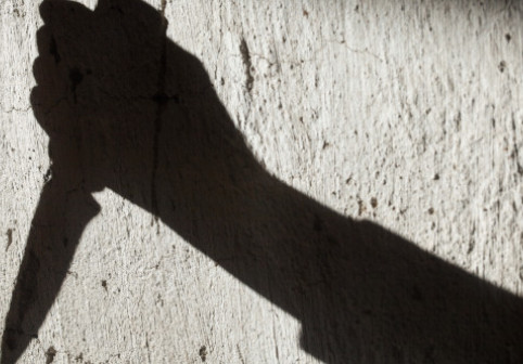 Un elev de 13 ani a înjunghiat o profesoară și a transmis totul live pe Telegram