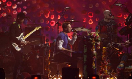 Chris Martin, Coldplay: „Am fost şocat şi trist. Ieri aţi huiduit, aşa că azi aş dori să huiduiţi mai tare.” Babasha a cântat din nou