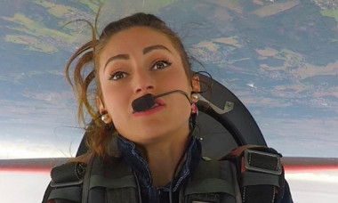 Clipe de groază pentru o femeie-pilot de acrobație: Cupola avionului s-a deschis în zbor. „Un singur lucru am auzit tare și clar”