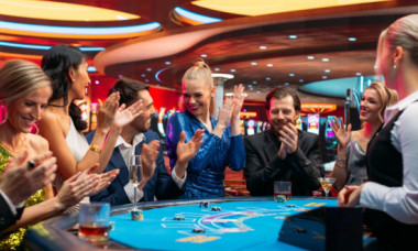 Un bărbat care a jucat toată noaptea la cazinou a făcut infarct când a auzit că a câștigat 4 milioane €