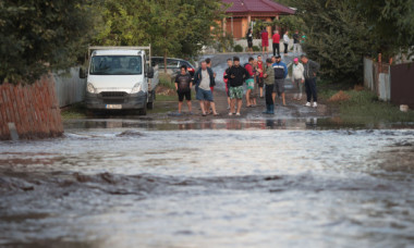 Ligia Deca, contre cu primarul din Slobozia Conachi. „Şcoala nu a fost afectată de inundaţii, poate vreţi să mergem la o familie, două”