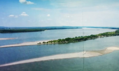 Ambarcaţiune cu turişti răsturnată în Delta Dunării. 4 persoane au murit, inclusiv un copil