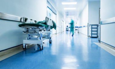 Un tânăr diagnosticat greșit la un spital din Bistrița trebuie să primească daune de un milion de euro