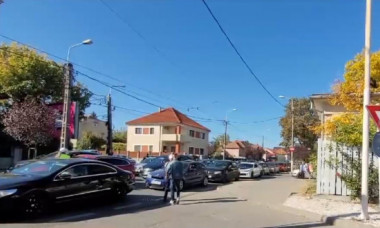 VIDEO Anunțul care a provocat cozi kilometrice de mașini în Timișoara: Un tânăr s-a oferit să plătească oricui plinul de combustibil