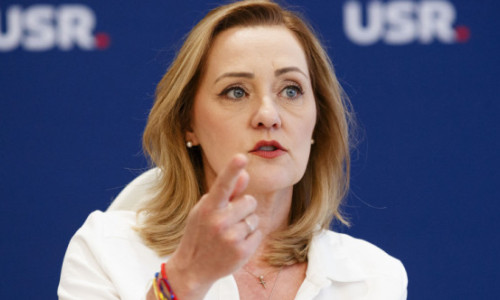 Lasconi „pune tunurile” pe Moșteanu: A luat funcții pentru CV-ul măscărit. Să demisioneze din USR și să se plimbe cu iahtul