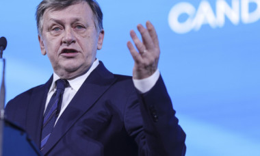 Antonescu spune că nu ar schimba Constituția să restrângă drepturile LGBT, chiar dacă a votat „da” la referendumul pentru familie