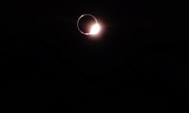 Cum arată o eclipsă de soare văzută de pe Lună: imagini surprinse de sonda selenară Blue Ghost
