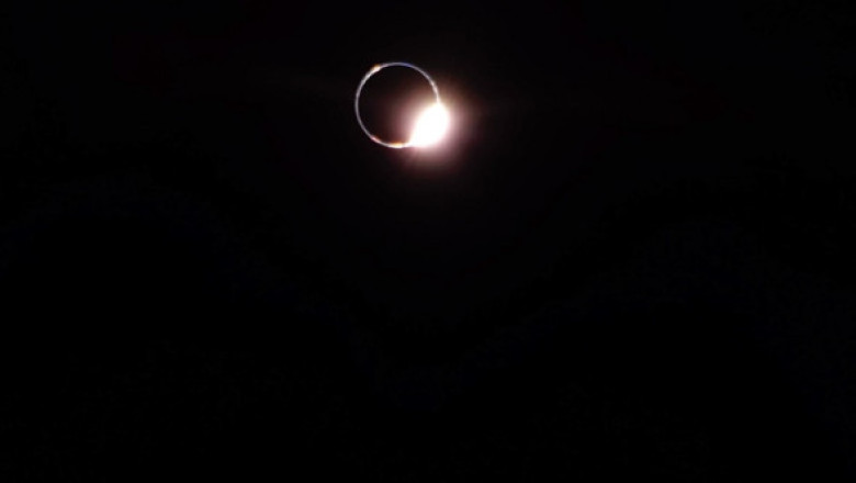 VIDEO & FOTO Cum arată o eclipsă de soare văzută de pe Lună: imagini surprinse de sonda selenară Blue Ghost