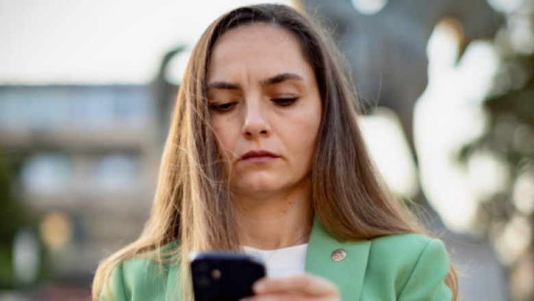 Anamaria Gavrilă a chemat poliția, susținând că e agresată de jurnaliști. Polițiștii au sancționat-o însă tot pe ea