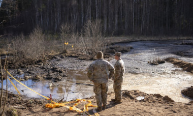 După patru zile de căutări, soldații americani dispăruți în Lituania încă nu au fost găsiți. Vehiculul lor a fost descoperit scufundat