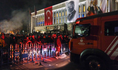 „Noaptea democrației” în Turcia: Sute de mii de oameni protestează împotriva regimului Erdogan. Violențe la Istanbul și Izmir