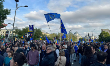 Marșuri pro-UE în orașe din țară, zeci de mii de români au ieșit în stradă. În București se strigă: „Coadă la urne, nu la pașapoarte”
