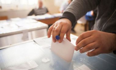 Într-o secție din Alba Iulia au fost inversate voturile lui Nicușor Dan și George Simion, anunță primarul