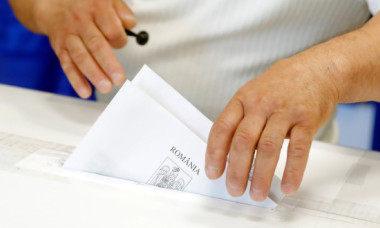 Zi decisivă, România își alege președintele și își decide viitorul. Câți români au votat în primul minut de la deschiderea urnelor