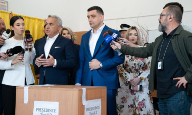 George Simion, către polițistul care i-a interzis să facă declarații în secția de vot: „Nu e foarte frumos ce ați făcut”