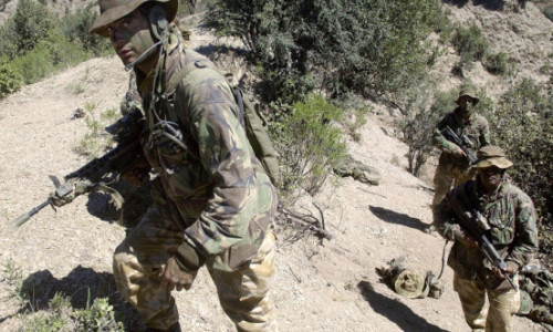 „Copii legați de mâini și împușcați”. Mărturii în premieră despre crimele de război comise de militari din trupele speciale britanice