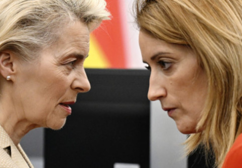 Von der Leyen, Metsola și Costa au zburat cu un charter de la Bruxelles la Luxemburg: 200 km. Comisia le ia apărarea