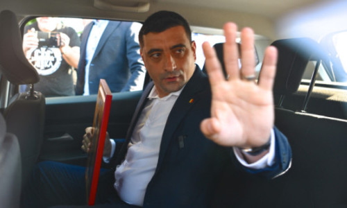 VIDEO George Simion a fugit de jurnaliști după dezbaterea de la Camera de Comerț, unde a fost singurul participant