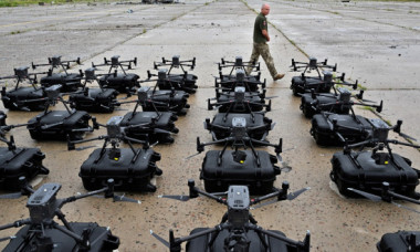 Ucraina a folosit pentru prima oară în luptă o „dronă mamă” cu inteligență artificială. Cum funcționează noua strategie