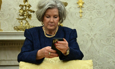 Alertă de securitate în echipa lui Trump. FBI investighează compromiterea telefonului șefei de personal de la Casa Abă
