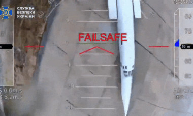 „Lebăda Albă”, cel mai modern bombardier nuclear al Rusiei, lovit de ucraineni. Noi imagini cu atacul SBU asupra bazelor aeriene ruse