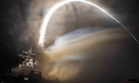 Pilot american de F-16, premiat pentru manevre excepționale împotriva rebelilor Houthi. Cum a supraviețuit unui baraj de ra