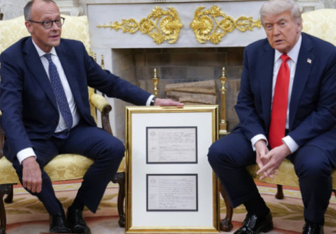 VIDEO Friedrich Merz i-a făcut cadou lui Trump certificatul de naștere al bunicului său, Friedrich Trump. „Un nume german serios”