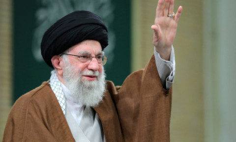 Ayatollahul încolțit. Ali Khamenei, apărătorul nemilos al revoluției iraniene, e în situația pe care a încercat s-o evite toată viața