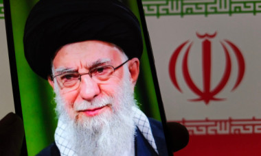 Cine este Ali Khamenei, liderul suprem al Iranului, un adversar declarat al SUA şi al Israelului și cum și-a consolidat puterea