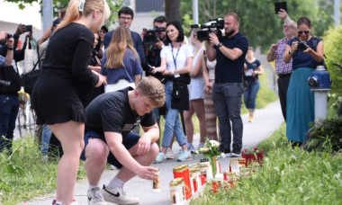 Unul dintre cei doi elevi români răniţi în atacul din Austria, împuşcat de patru ori, a fost operat de urgenţă. Ce spune mama lui