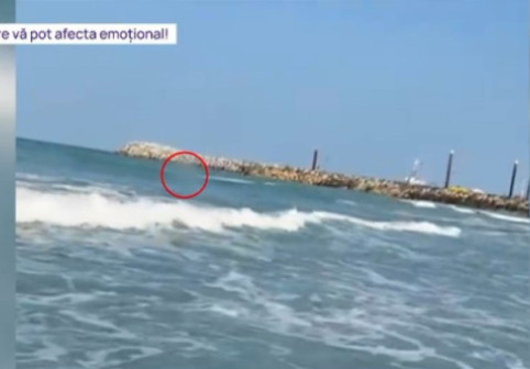 VIDEO Tragedie evitată la limită. Cum a fost salvată de la moarte tânăra abandonată de iubit în mijlocul valurilor, la Costinești