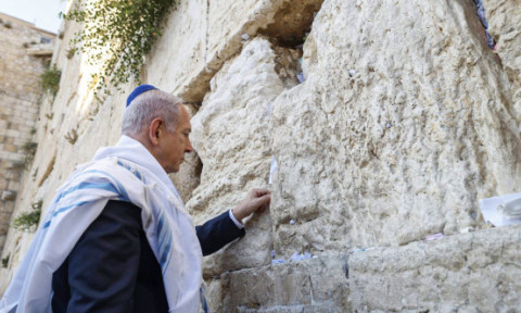 FOTO Legătura dintre Biblie și atacul Israelului asupra Iranului. Biletul pus de Netanyahu la Zidul Plângerii în Ierusalim