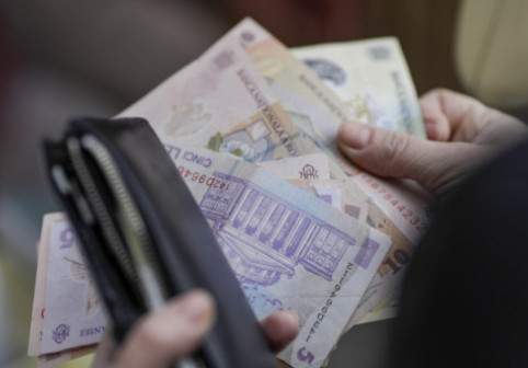 O femeie din Carei a găsit un portofel cu 5.700 de lei în parcarea unui supermarket. Ce s-a întâmplat după o lună