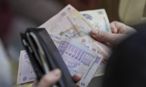 O femeie din Carei a găsit un portofel cu 5.700 de lei în parcarea unui supermarket. Ce s-a întâmplat după o lună