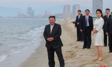 Kim Jong-un a renunțat la rachete și s-a relaxat la plajă. Liderul nord-coreean a inaugurat o stațiune de lux pe litoral