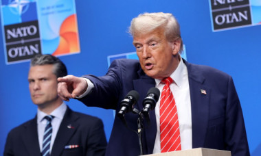 „Tu, cămașa albă! Haha, e foarte agitată” Dialogul între Trump și o jurnalistă al cărei soț luptă în armata ucraineană
