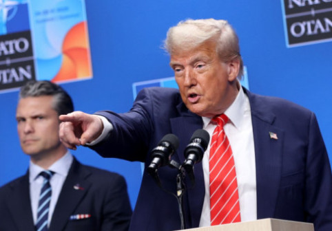 „Tu, cămașa albă! Haha, e foarte agitată” Cum a decurs dialogul între Trump și o jurnalistă al cărei soț luptă în armata ucrainea