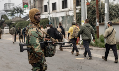 Ce vrea să le interzică Guvernul Bolojan militarilor și polițiștilor să facă, chiar și după trecerea în rezervă