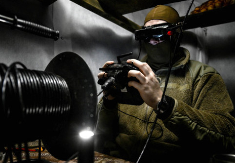 Momentul în care o dronă ucraineană lovește locomotiva unui tren care transporta provizii pentru armata rusă