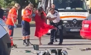 O şoferiţă beată a produs un accident în care o altă femeie şi doi copii au fost răniţi. A fost încătuşată după ce a făcut scandal