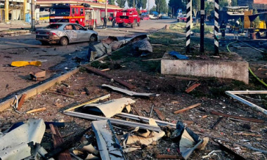Bombă de 500 de kg lansată de ruși asupra unei piețe din Donețk: 2 morți, zeci de răniți, 50 de magazine și 300 de apartamente avariate