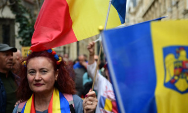 Românii se mândresc cu țara lor, dar sunt puțini cei care văd un viitor bun pentru copiii lor aici (sondaj)