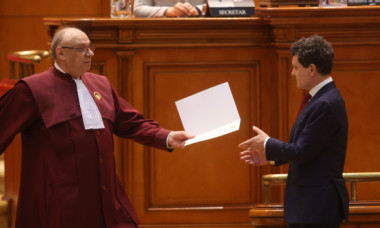 Nicușor Dan a contestat la CCR legea privind propaganda legionară. AUR, SOS și POT sesizaseră Curtea pentru aceeași lege