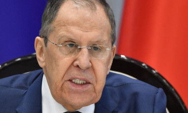 Lavrov amenință Europa cu „un mare război” în timp ce-l elogiază pe Trump