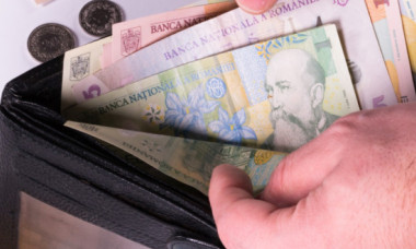 Val de scumpiri de la 1 august. Cu cât vor urca prețurile pentru români, odată cu creșterea TVA